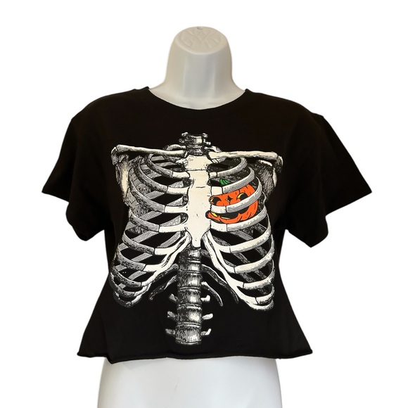 Hot Topic Tops - Hot Topic Pumpkin Heart Crop Tee